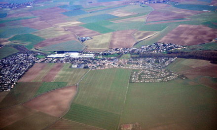 Image illustrant l'article 800px-Aerial_photo_of_Oissery,_France_01 de Clio Collège